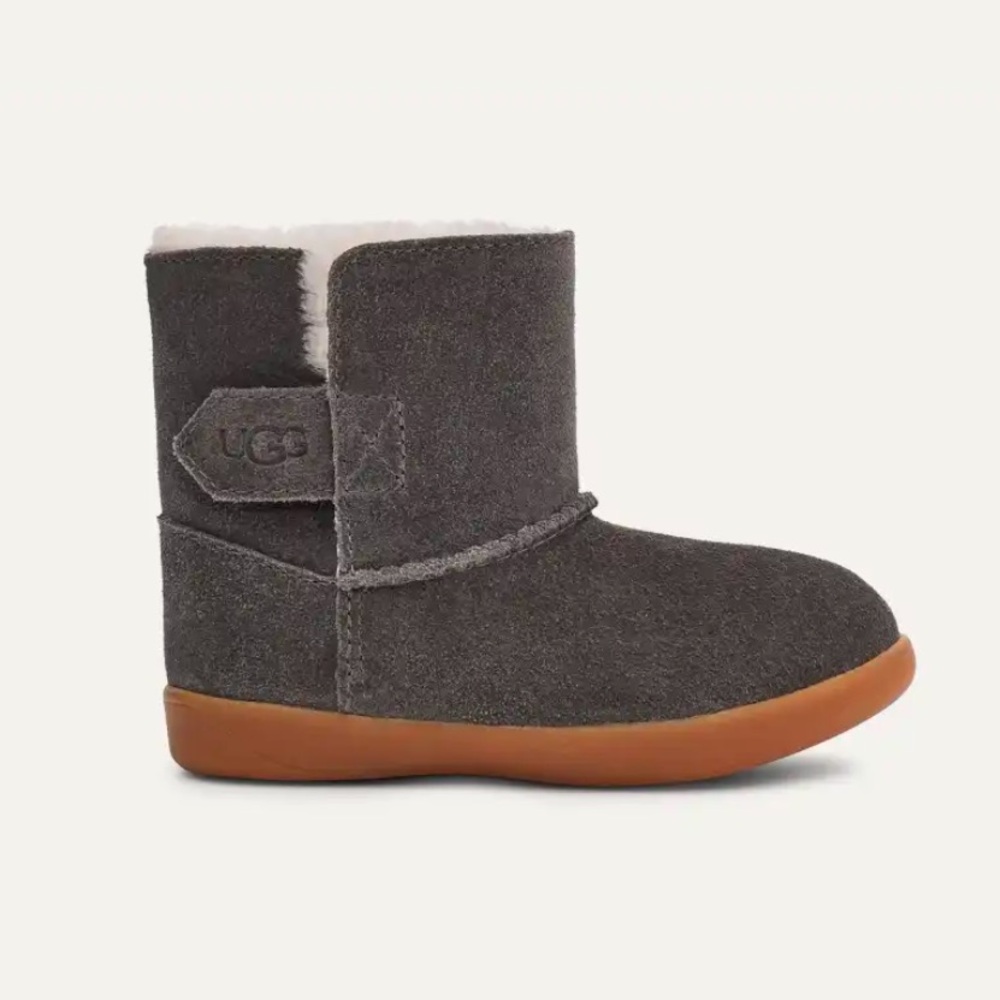 Uggs TODDLER Keelan Boot size 6. Worn once have some wet marks (see pics)